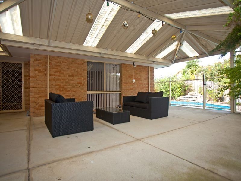 8 Porpoise Court, Coogee WA 6166