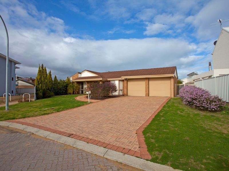 8 Porpoise Court, Coogee WA 6166