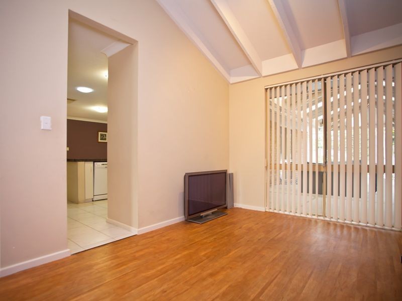 8 Porpoise Court, Coogee WA 6166