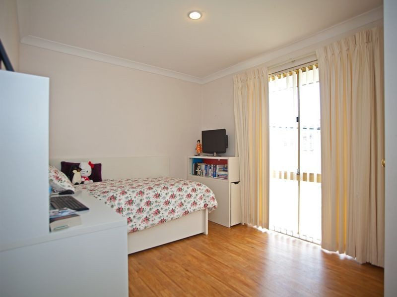 8 Porpoise Court, Coogee WA 6166