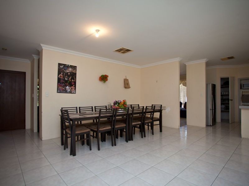 18 Claredon Court, Alexander Heights WA 6064