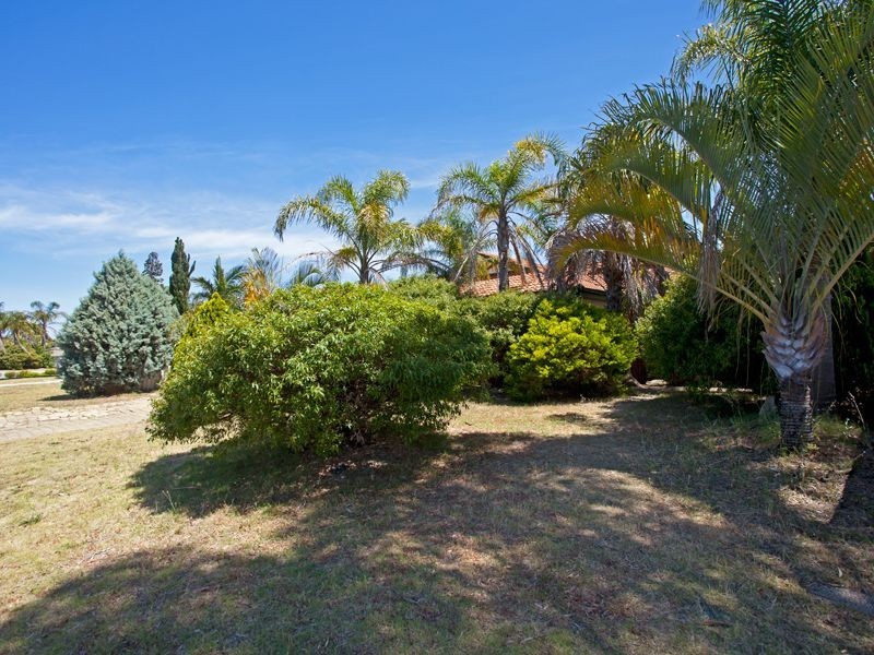 18 Claredon Court, Alexander Heights WA 6064