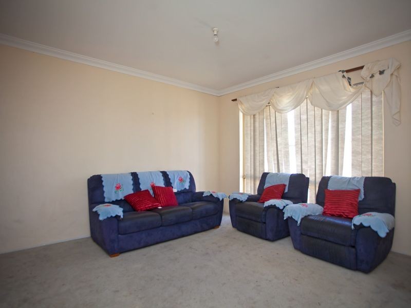 18 Claredon Court, Alexander Heights WA 6064