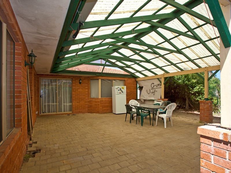 18 Claredon Court, Alexander Heights WA 6064