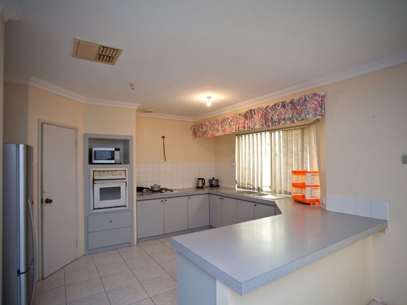 18 Claredon Court, Alexander Heights WA 6064