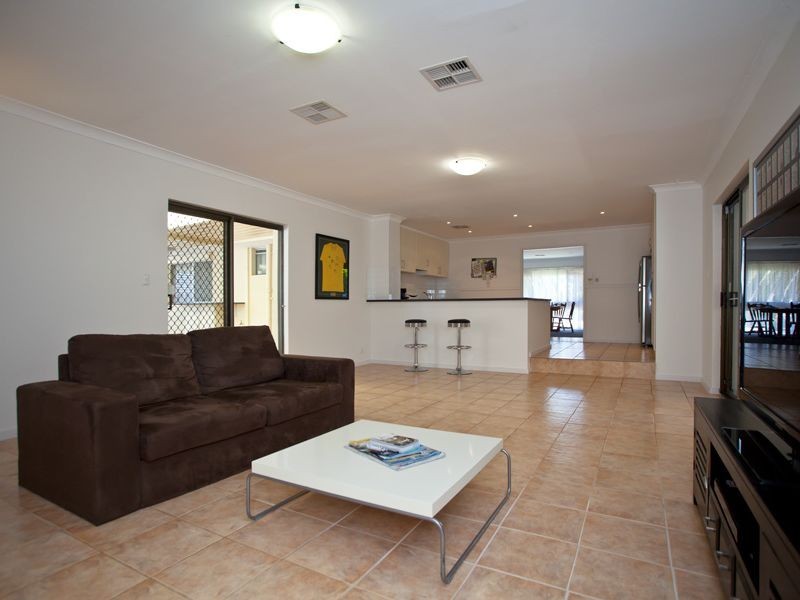 8 Binstead Court, Koondoola WA 6064