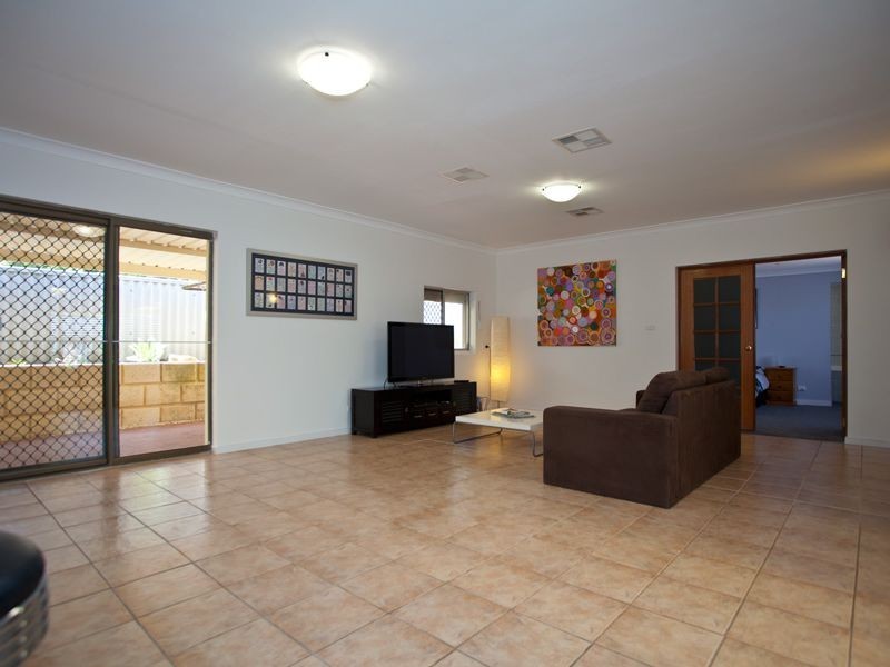 8 Binstead Court, Koondoola WA 6064