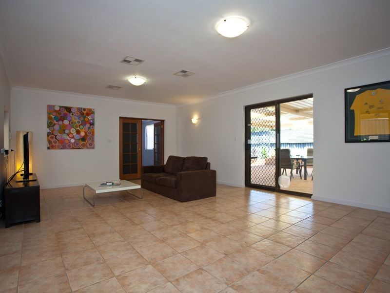 8 Binstead Court, Koondoola WA 6064