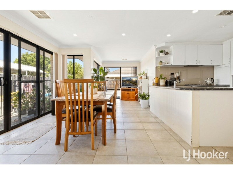 28 Evesham Drive, Ellenbrook WA 6069