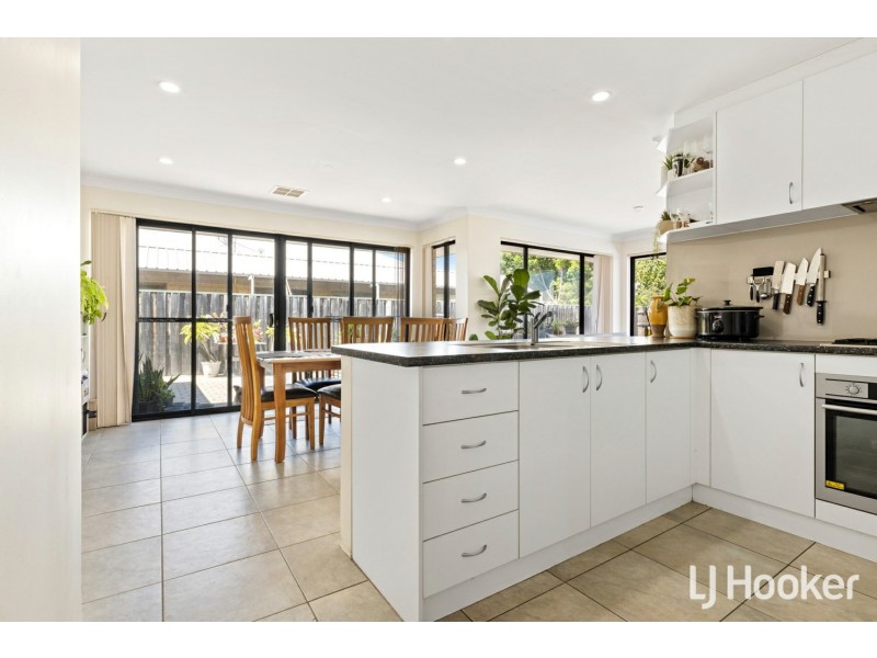 28 Evesham Drive, Ellenbrook WA 6069