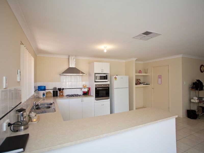 39 Mona Vale Loop, Ellenbrook WA 6069