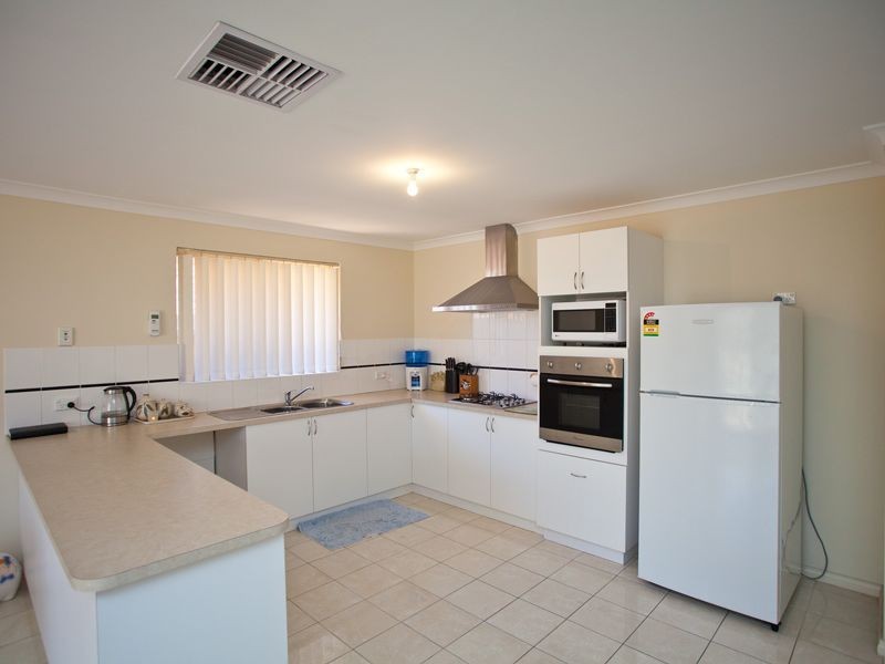 39 Mona Vale Loop, Ellenbrook WA 6069