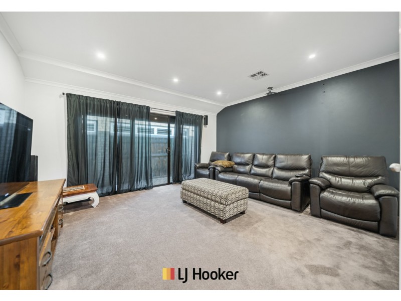 11 Petworth Drive, The Vines WA 6069
