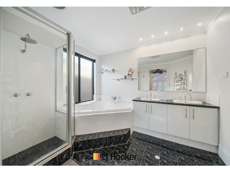 11 Petworth Drive, The Vines WA 6069