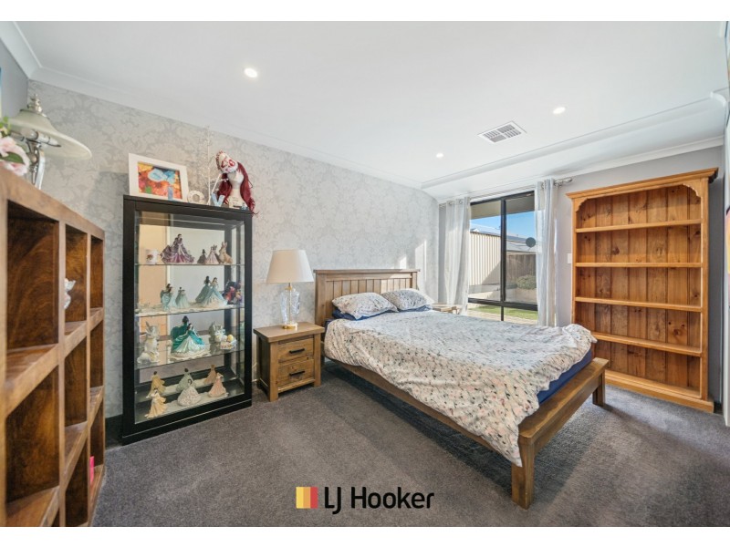 11 Petworth Drive, The Vines WA 6069