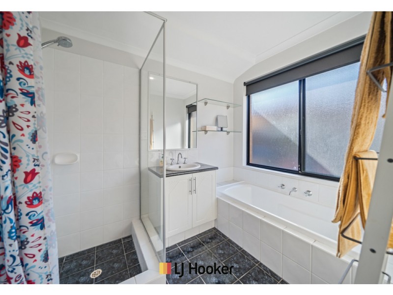 11 Petworth Drive, The Vines WA 6069