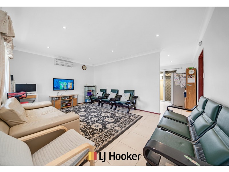 34 Curtis Way, Girrawheen WA 6064
