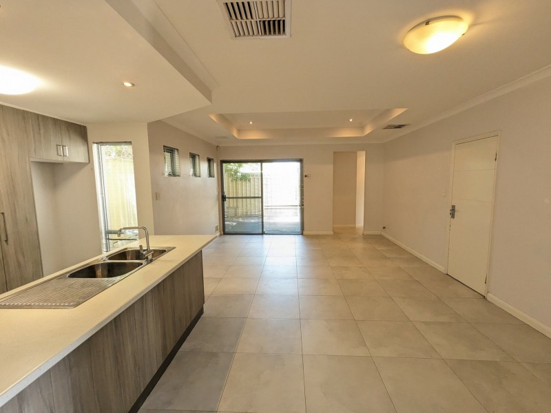 19C Findon Cr, Westminster WA 6061