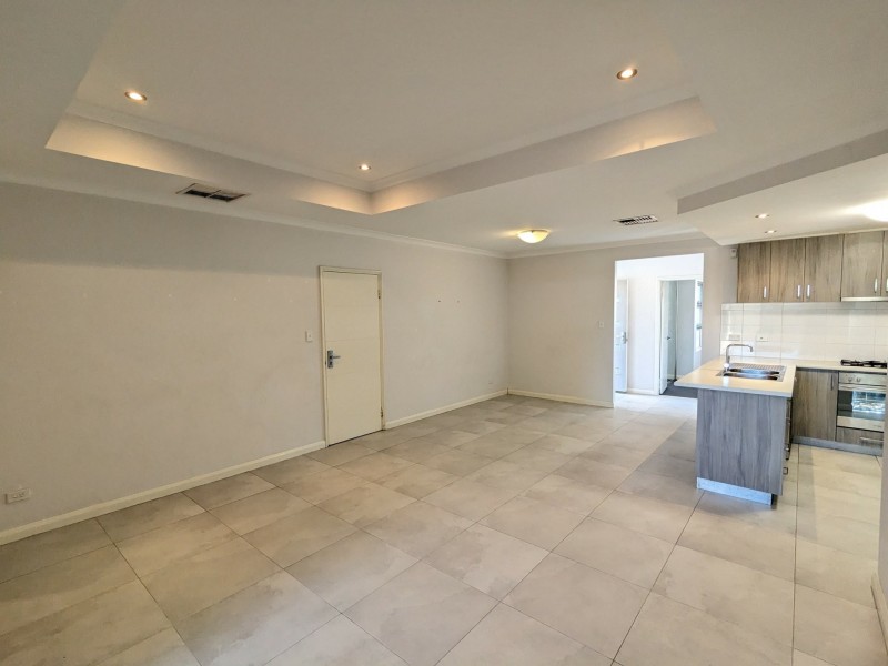 19C Findon Cr, Westminster WA 6061