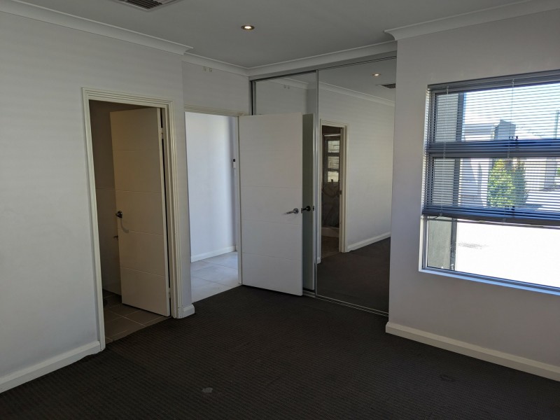19C Findon Cr, Westminster WA 6061
