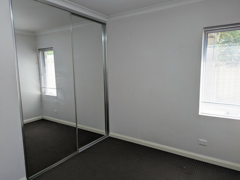 19C Findon Cr, Westminster WA 6061