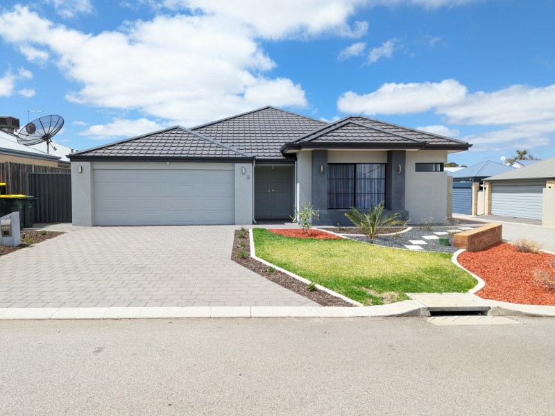 4 Boorara Rd, Ellenbrook WA 6069