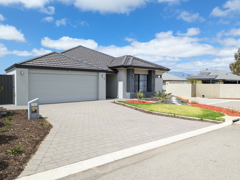 4 Boorara Rd, Ellenbrook WA 6069