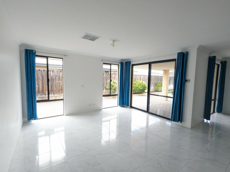 4 Boorara Rd, Ellenbrook WA 6069