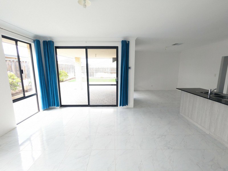4 Boorara Rd, Ellenbrook WA 6069