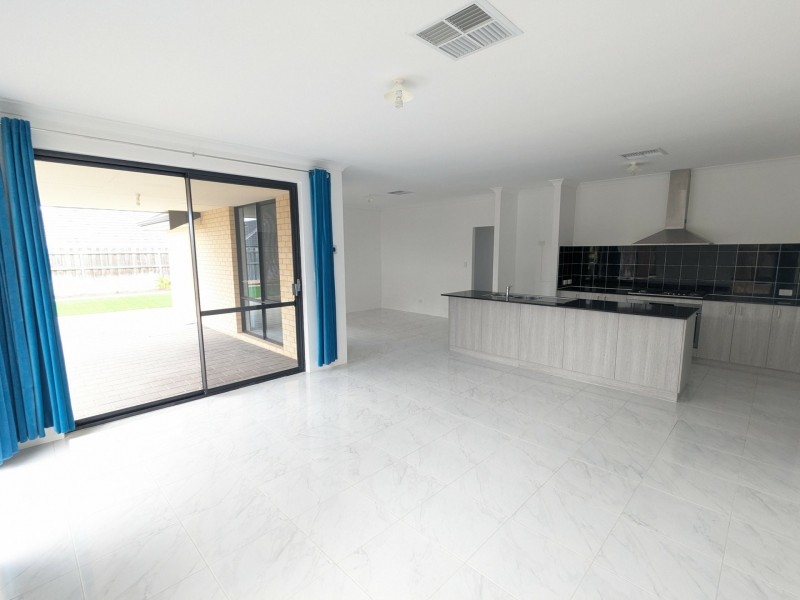 4 Boorara Rd, Ellenbrook WA 6069