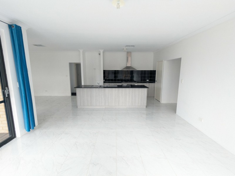 4 Boorara Rd, Ellenbrook WA 6069
