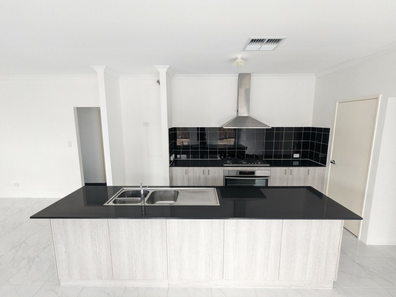 4 Boorara Rd, Ellenbrook WA 6069