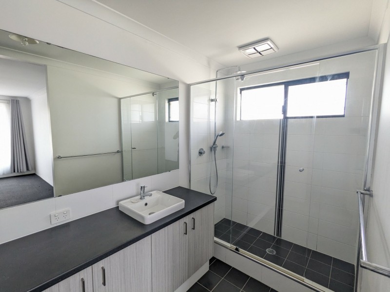 4 Boorara Rd, Ellenbrook WA 6069
