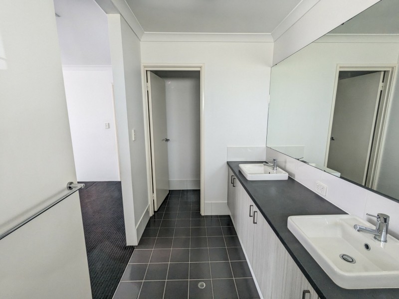 4 Boorara Rd, Ellenbrook WA 6069