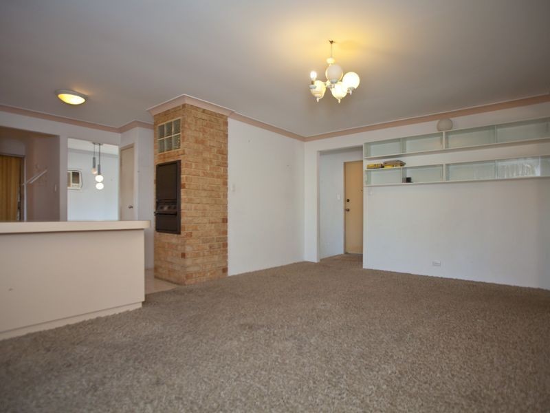 18 Dampier Loop, Mirrabooka WA 6061