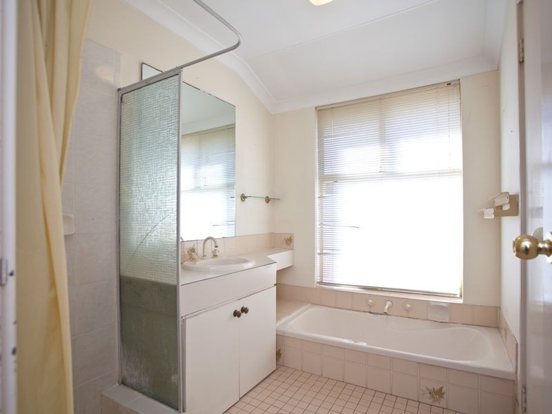 18 Dampier Loop, Mirrabooka WA 6061