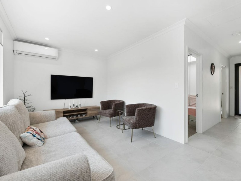 14B Allinson Dr, Girrawheen WA 6064