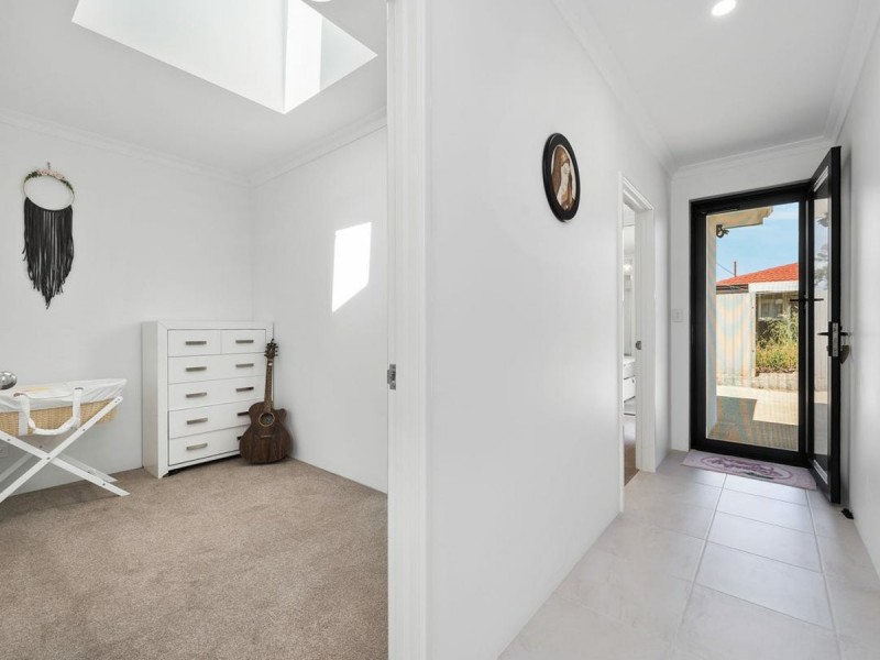 14B Allinson Dr, Girrawheen WA 6064