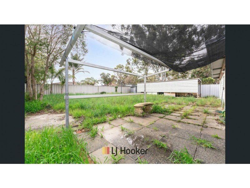 29 Montrose Avenue, Girrawheen WA 6064