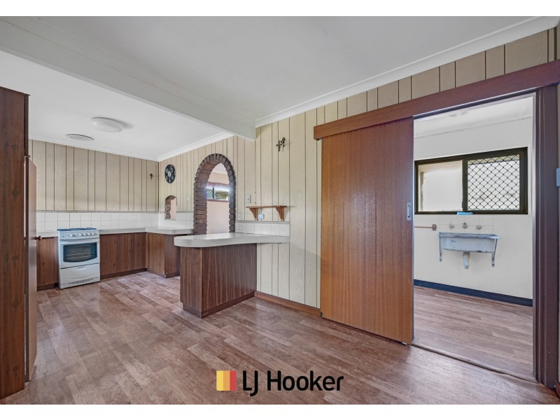 28 Mereworth Way, Girrawheen WA 6064