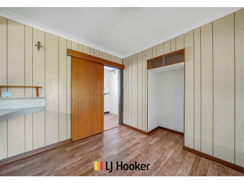 28 Mereworth Way, Girrawheen WA 6064