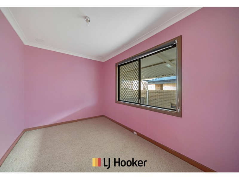 28 Mereworth Way, Girrawheen WA 6064