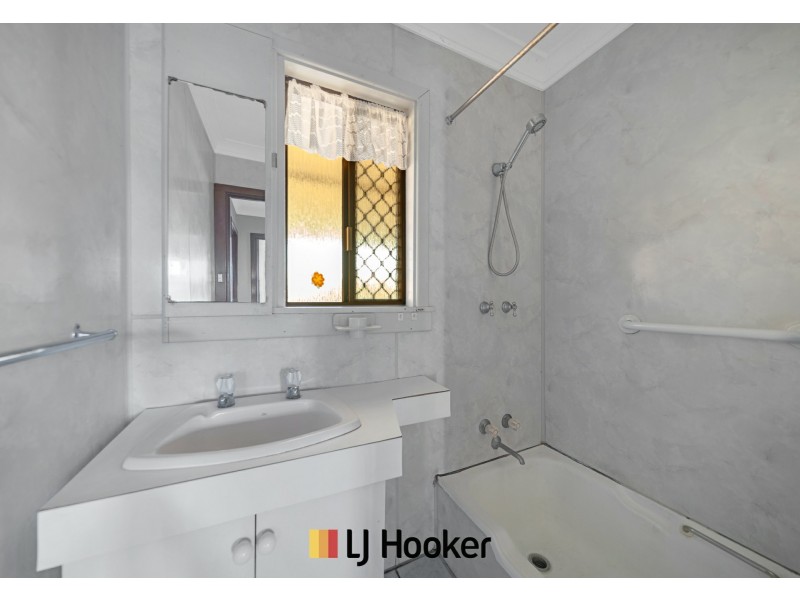 28 Mereworth Way, Girrawheen WA 6064