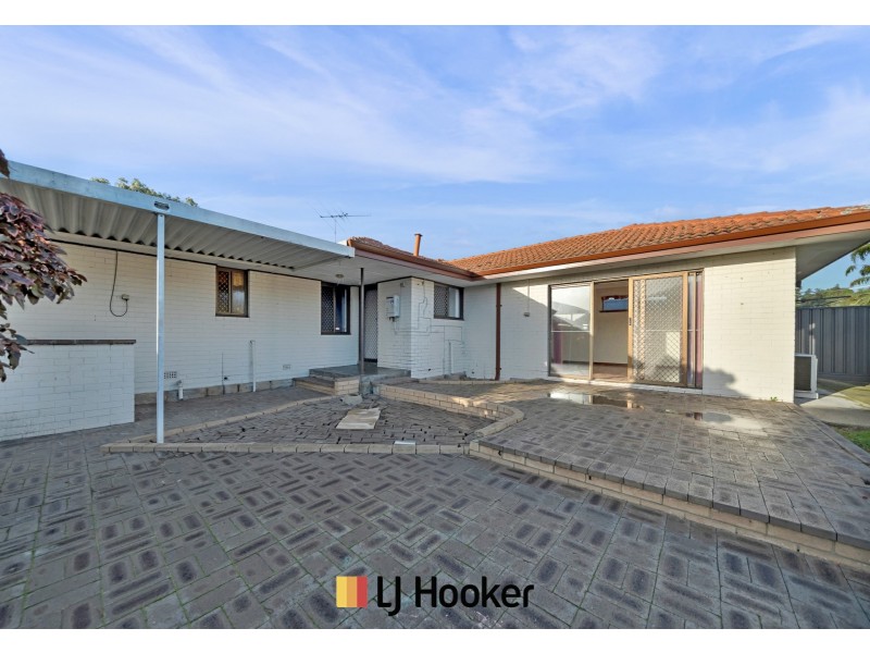 28 Mereworth Way, Girrawheen WA 6064