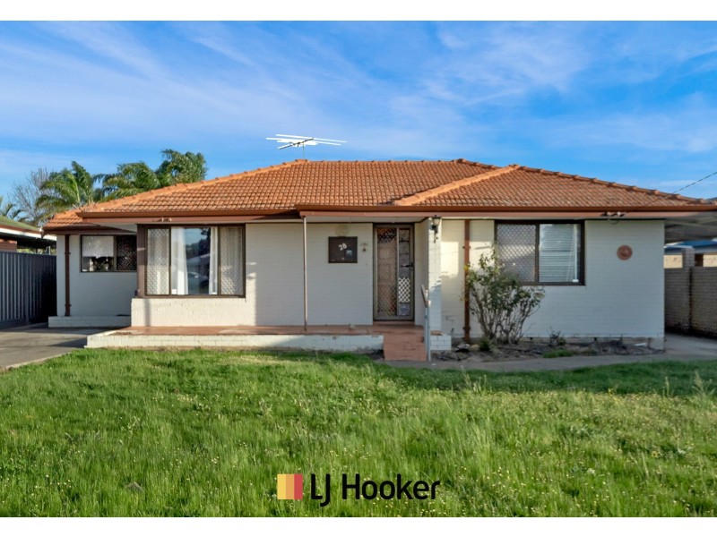 28 Mereworth Way, Girrawheen WA 6064