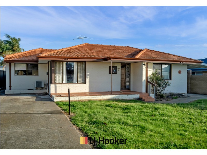 28 Mereworth Way, Girrawheen WA 6064