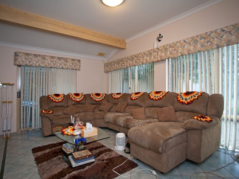 15 Adria Road, Alexander Heights WA 6064