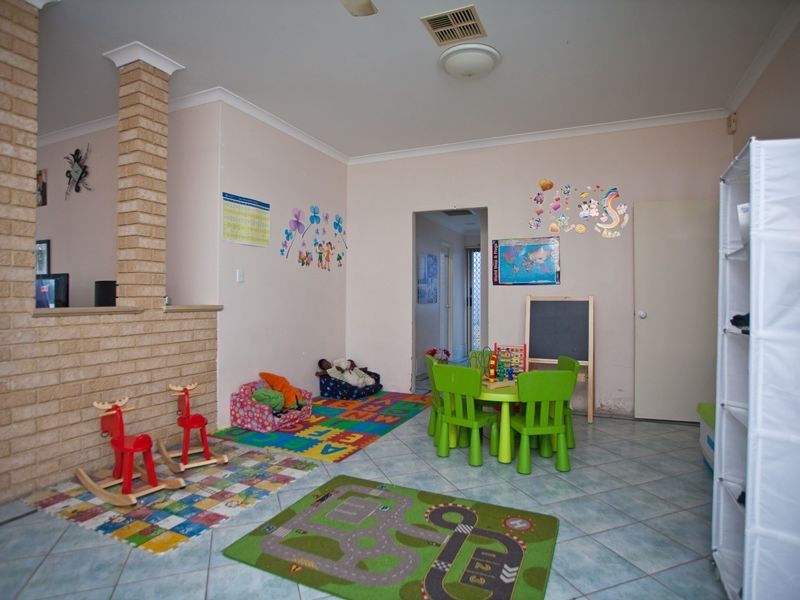 15 Adria Road, Alexander Heights WA 6064