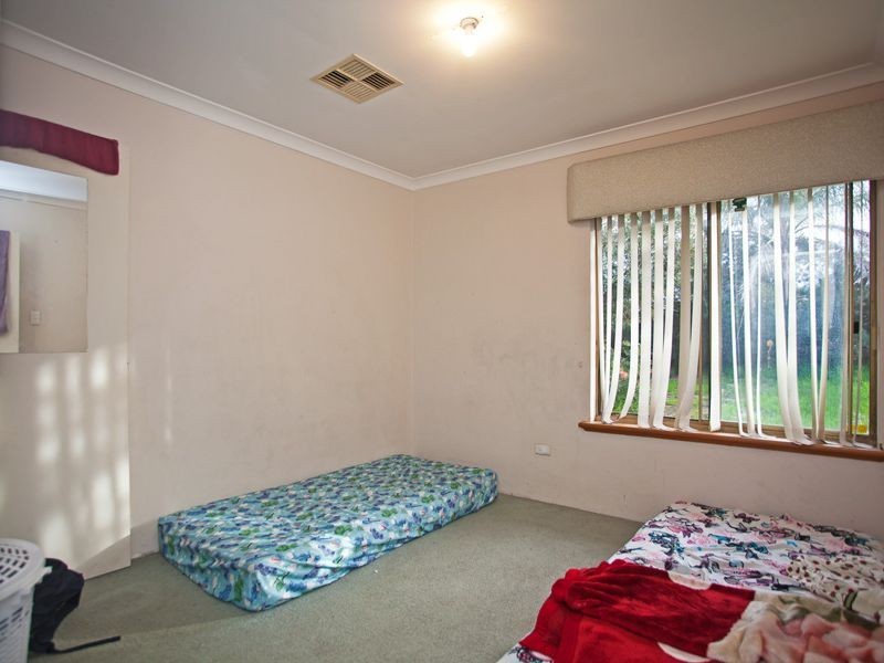 15 Adria Road, Alexander Heights WA 6064