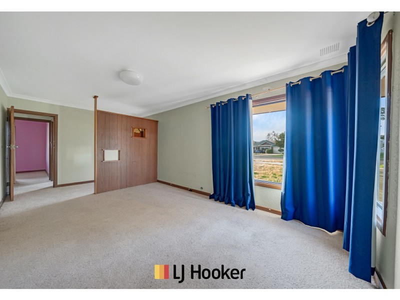 28 Mereworth Way, Girrawheen WA 6064